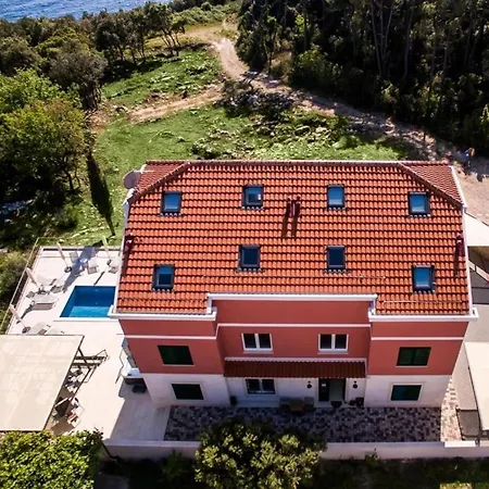 Luka's - ''no.1'' One-bedroom With Balcony And Sea... Lejlighed Cavtat